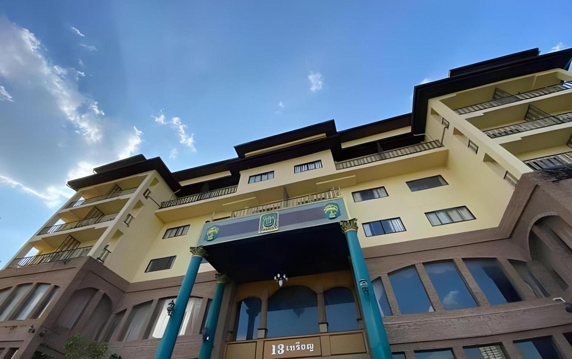 Oyo 75466 -13 Coins Bang Yai Hotel Nonthaburi Exterior foto
